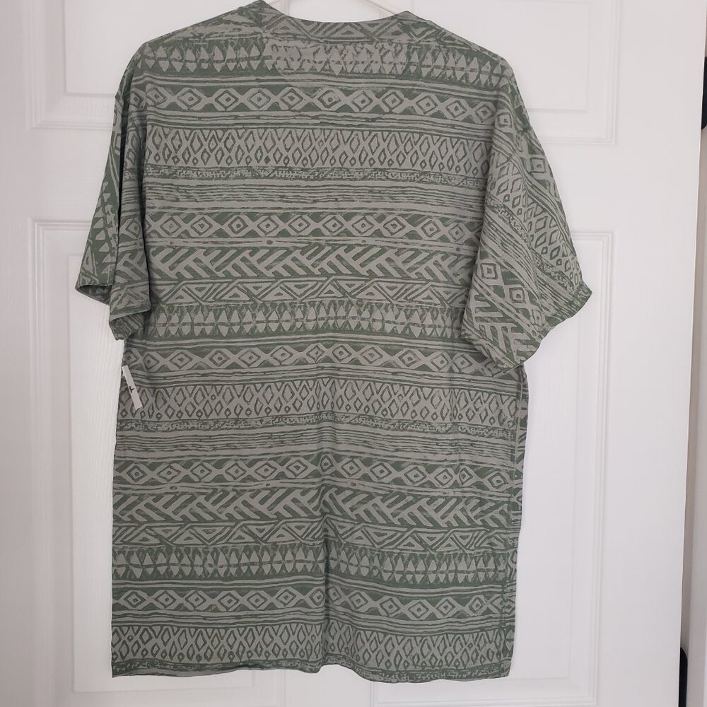 Disney Parks Animal Kingdom Safari Green Print Mens T-Shirt Size Large New w/Tag - Picture 5 of 6